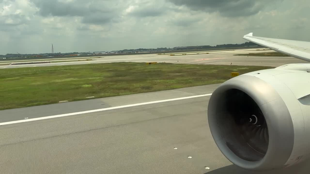 Singapore Airlines - Boeing 787-10 - SQ912 - Singapore to Manila (Take-off)