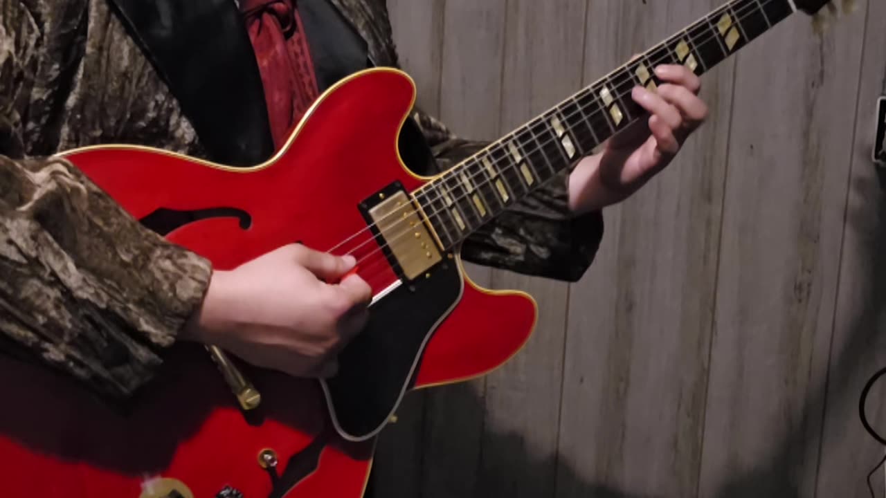 Trent Page plays garage rock.