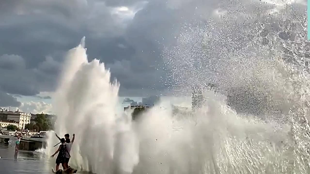 Large waves are not to be messed with #waves #challenge #reaction #sea #ships #boating #beach