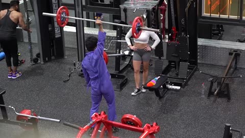 POWERLIFTER PRETENDING TO BE A GYM CLEARNER - GYM PRANK