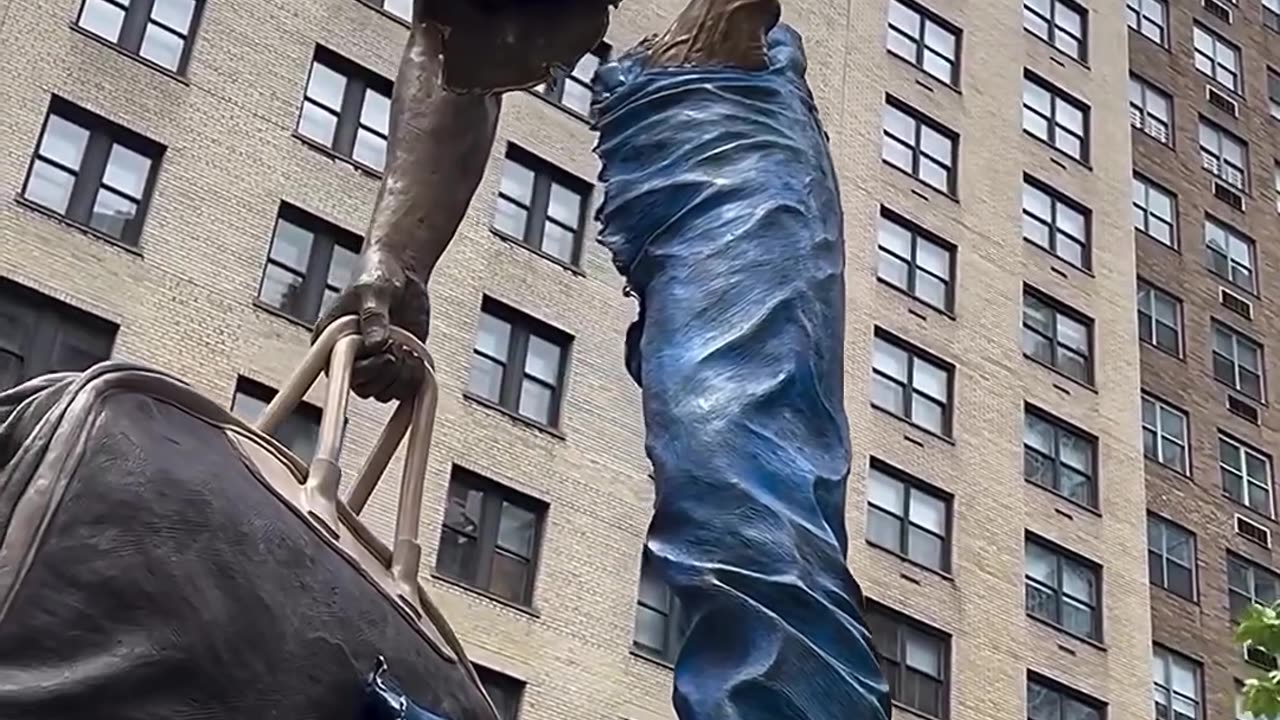 This Statue Floats On Thin Air! 🤯