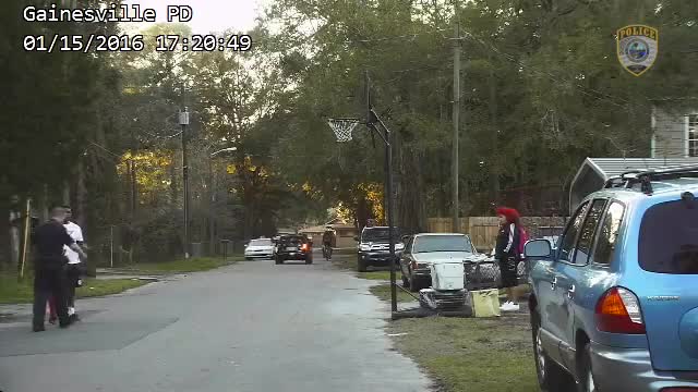 Officer plays basketball with teens following noise complaint