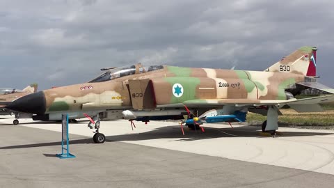 HAMAS ARE FIGHTING THESE GUYS...!