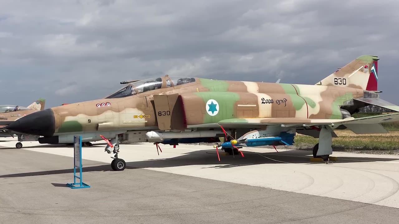 HAMAS ARE FIGHTING THESE GUYS...!