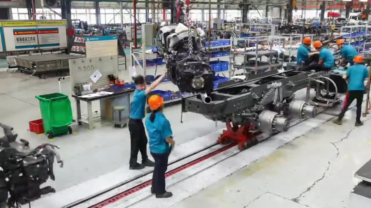 CHINESE TRUCK FACTORY - Sinotruk HOWO Production