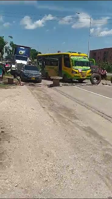 ¡Atención! Bloquean la variante Mamonal - Gambote, cerca a Villagrande