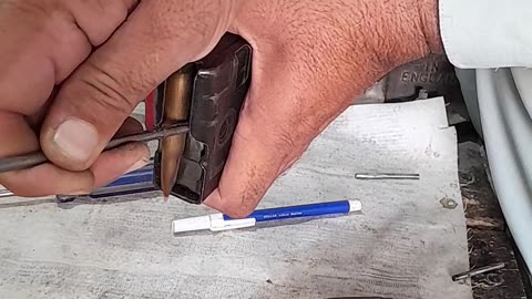 how to unload a rifle magazine