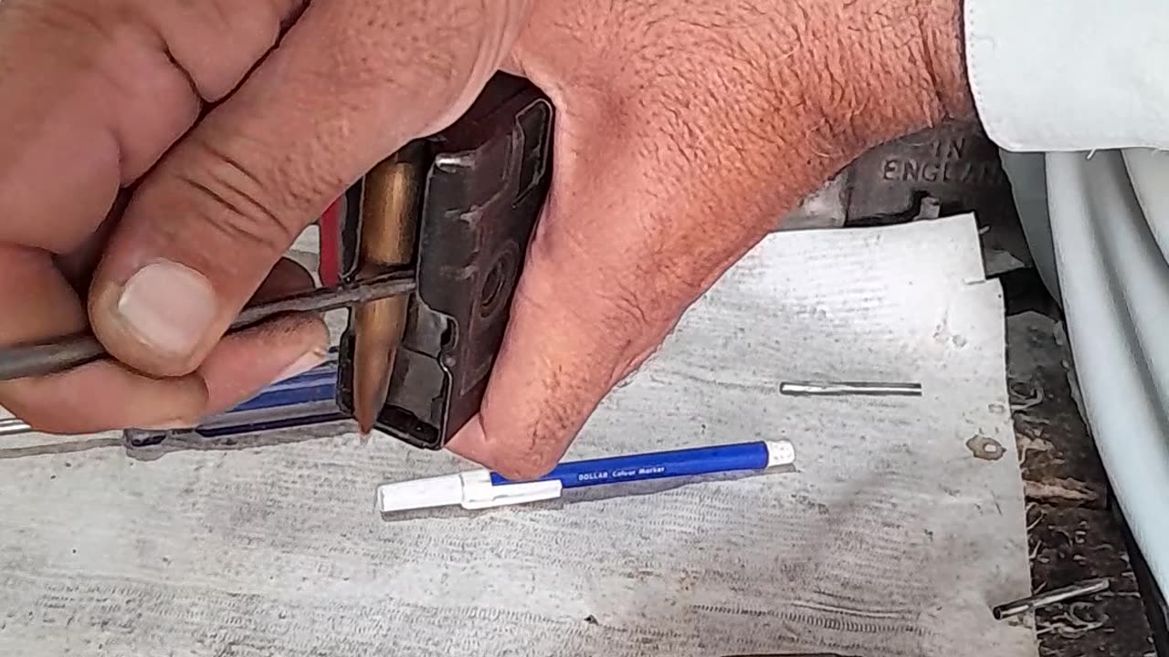how to unload a rifle magazine