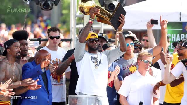 LeBron James Pays For 5,000 Families To Go To Amusement Park