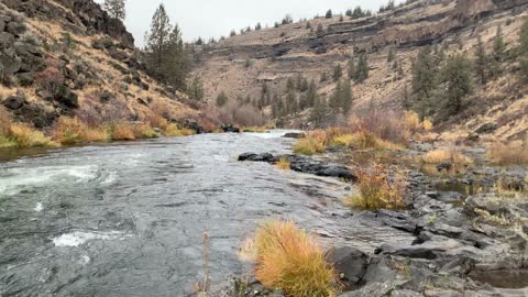 Central Oregon – Steelhead Falls – Shoreline Views – 4K