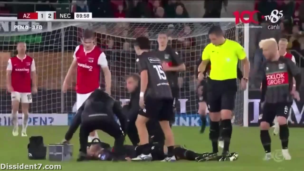 30 OCT 2023 DUTCH FOOTBALLER STRIKER BAS DOST HAS "TERRIFYING COLLAPSE"