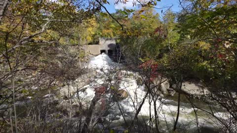 New England Fall Colors Road Trip_ Kancamagus Highway, Stowe, Sleepy Hollow(00h04m19s-00h06m29s)