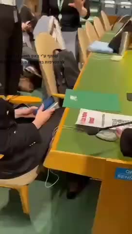 UN distribute pages with a QR code to scan to all those present in the General Assembly