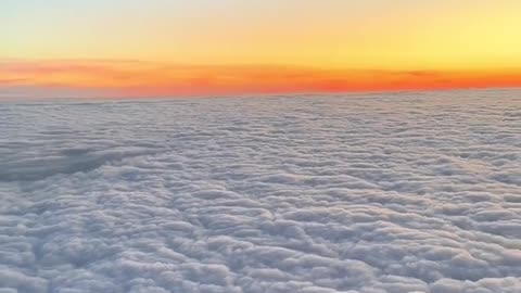 Incredible Video of Ukrainian Mig29s Above the Clouds