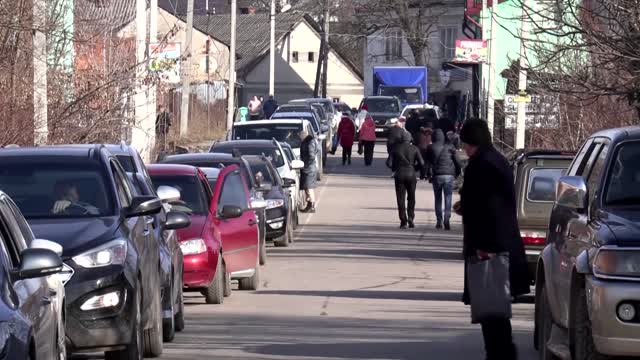 Fleeing war, people cross into Romania from Ukraine