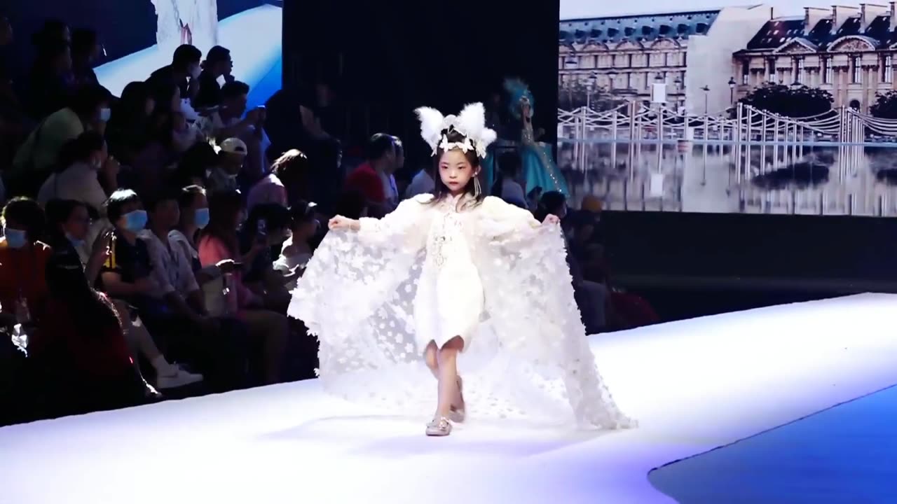 Awesome! Cute, fashionable, confident, professional kid models - kids fashion show_3