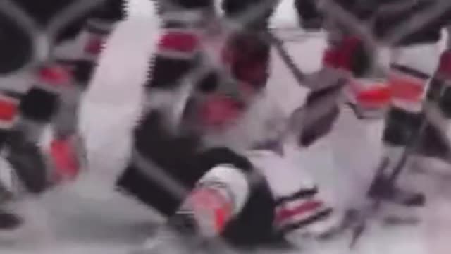What’re you calling this celly 🤣 (🎥 @hockeyhousepod)