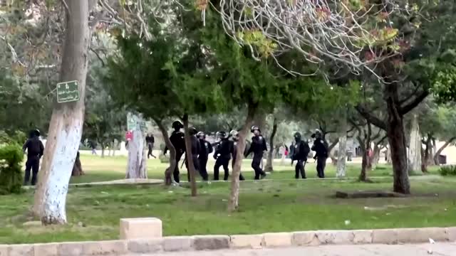 Clashes erupt at Al-Aqsa mosque during Ramadan