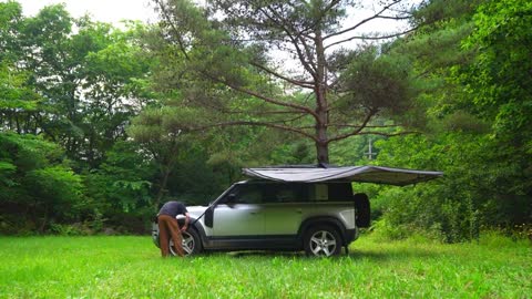 Being close to nature and relaxing in outdoor camping is more important than equipment