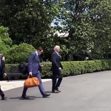 WE CAN STILL SEE THE ROBOT!!!😂😂😂