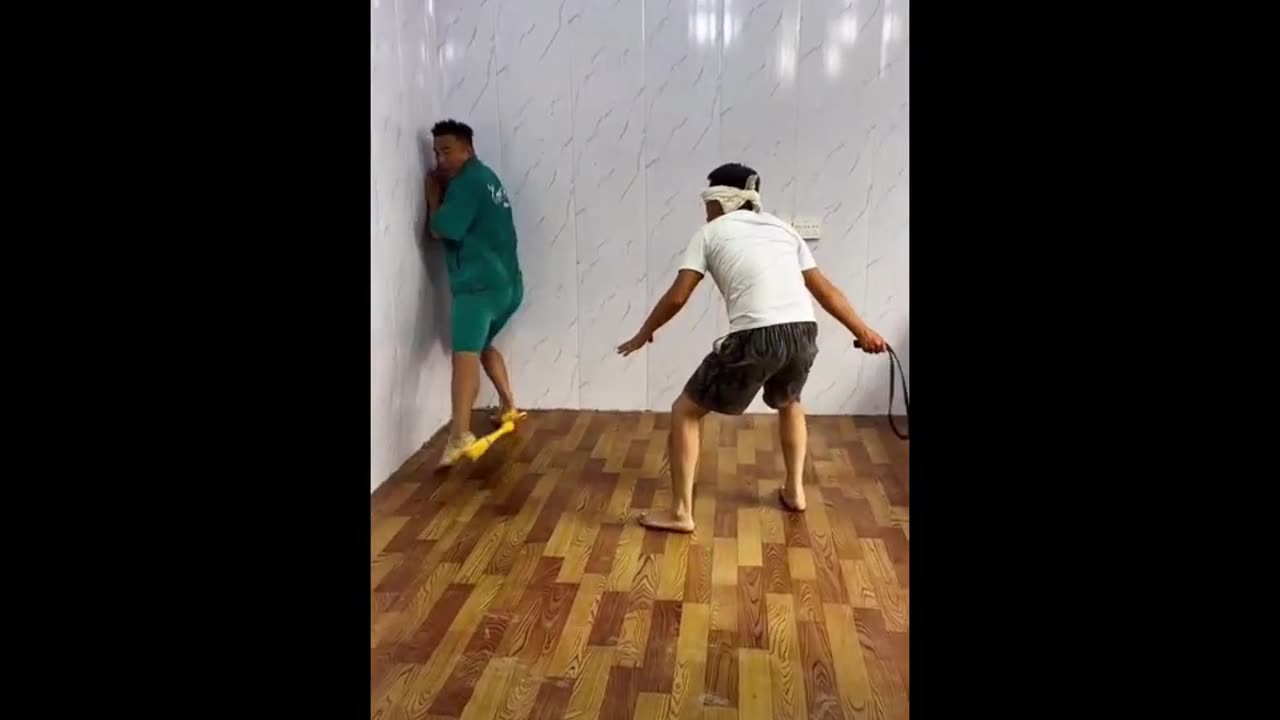 Chinese funny game challenges _ Try not to laugh 🤣