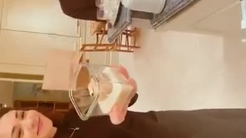 20191212文贵先生视频：家裡来客人了 弄火锅吃