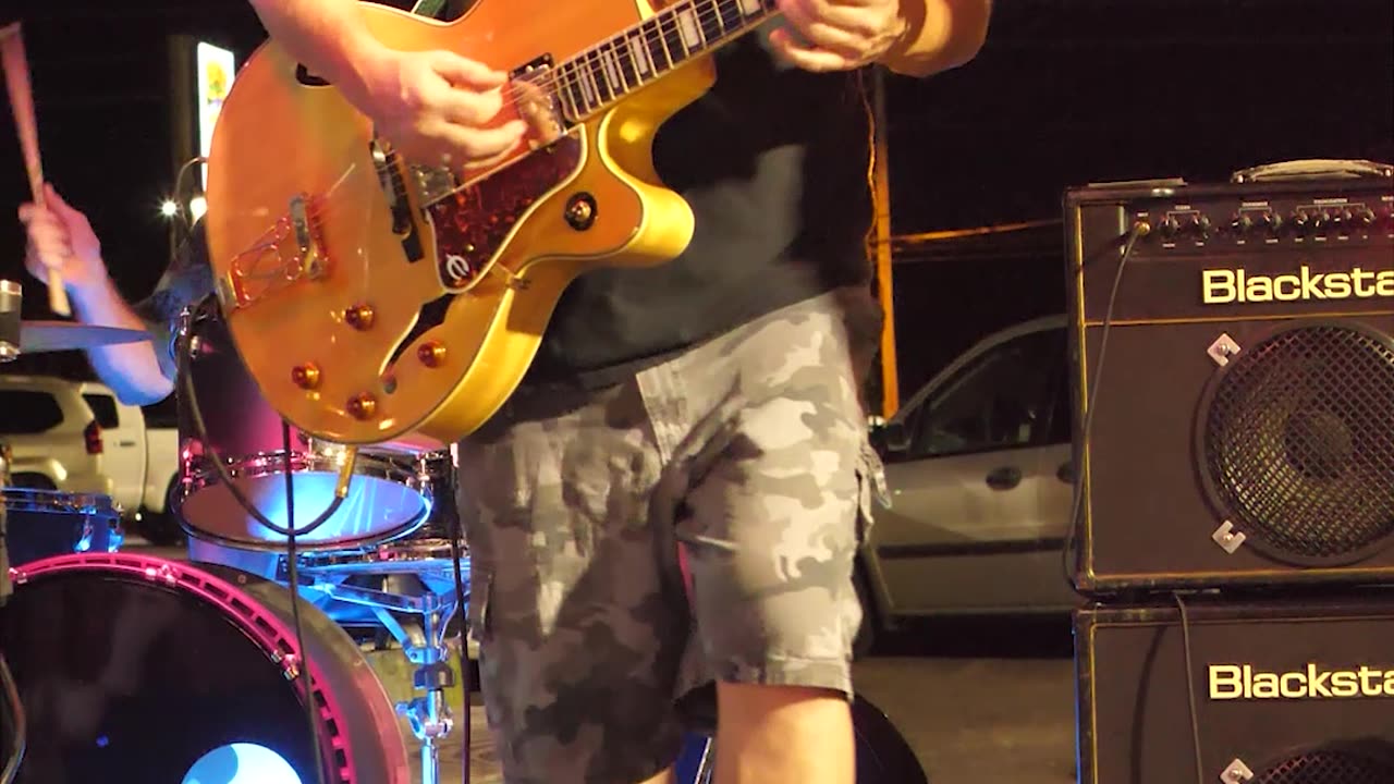 Brandon Day vrs early 90s Epiphone Emperor