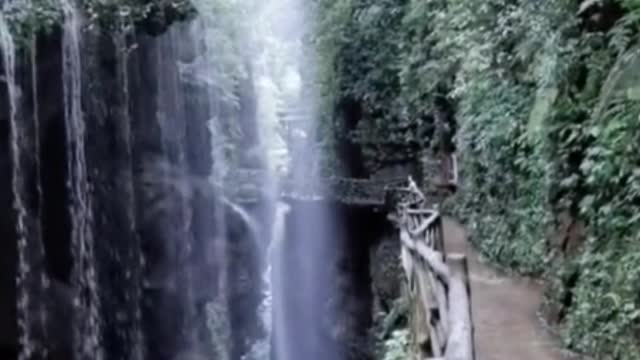 Walking slowly in such mountains, you can hear the birds singing insects, too beautiful!
