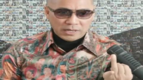 20211225文贵先生直播：佛和魔，给予既是 #佛，获取既是 #魔，人都有魔性和佛性。七哥对于爆料革命战友就是佛，给中国人带回希望；对于共产党盗国贼就是魔，会拿走他们的一切!!!