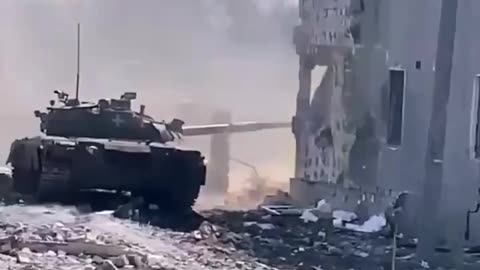 Ukrainian tank hiding behind a building in Bakhmut