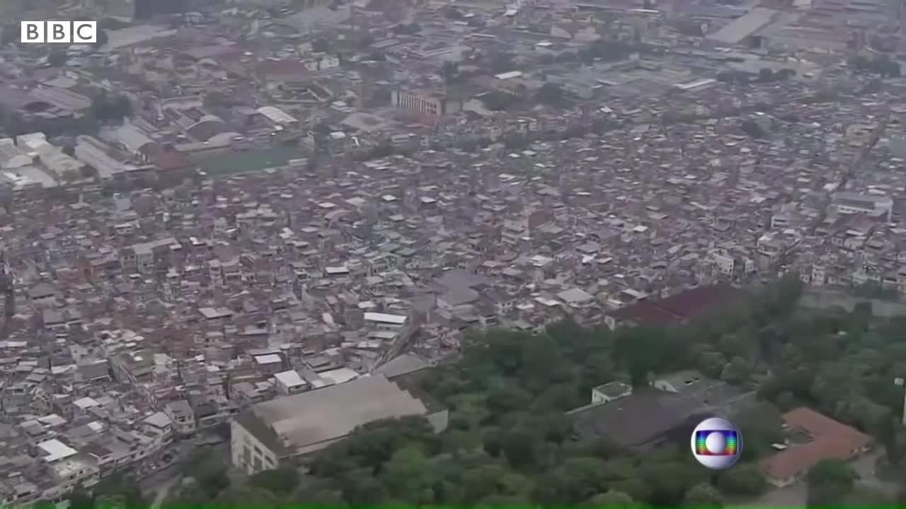 Drugs raid shootout in Brazil leaves 25 dead - BBC News