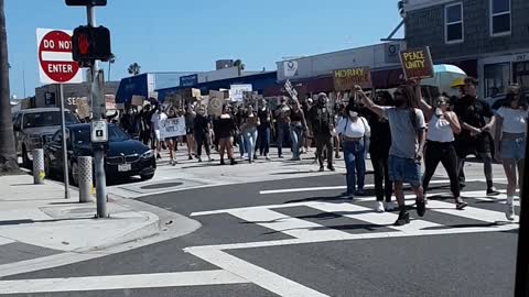 Gun pulled on BLM after they try to jump Newport beach real estate agent.