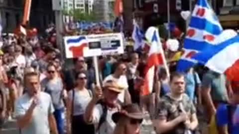 A Tsunami of Dutch Citizens Flood the Streets of Amsterdam in Solidarity With the Farmers