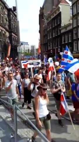 A Tsunami of Dutch Citizens Flood the Streets of Amsterdam in Solidarity With the Farmers