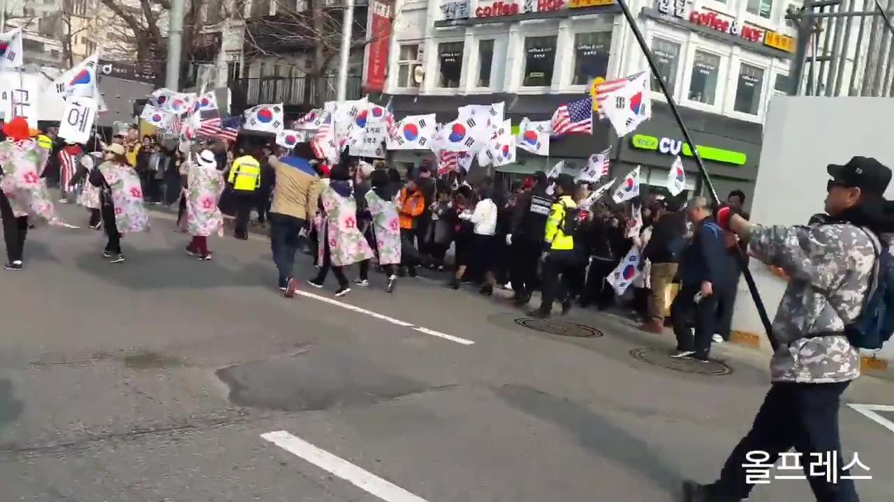 20180327_V3_S01(6jOGbK7Cocw)3월 24일 집회 동영상 모음2 _ 세종문화회관 문화행사, 평화를 위장한 촛불, 대한애국당 행진, 국본 행진