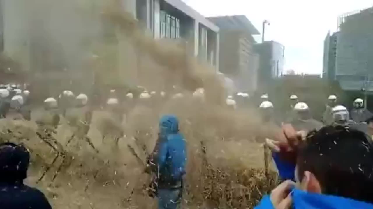 Angry Dutch Farmers fire back at Riot Police with COW SH@T!!