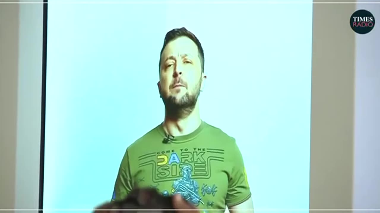 Zelensky appeared as a hologram - CGI - GREENSCREEN