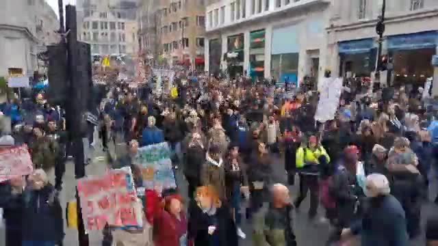 Time lapse of the protest in central London by NHS staff and supporters against c0vid v@x mandates 🙏🏻