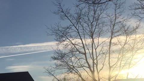 2 nd January 2023 Wales UK 🏴󠁧󠁢󠁷󠁬󠁳󠁿🏴󠁧󠁢󠁥󠁮󠁧󠁿: white lines on sky chemtrails geo-engineering