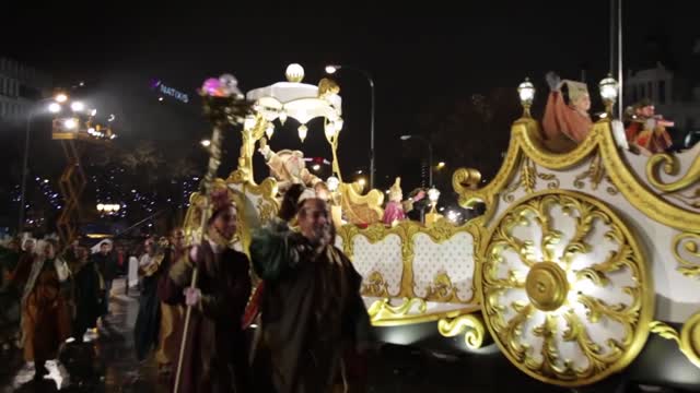 Madrid three kings parade - Cabalgata de los Reyes Magos Madrid Spain tourism - Spanish travel video