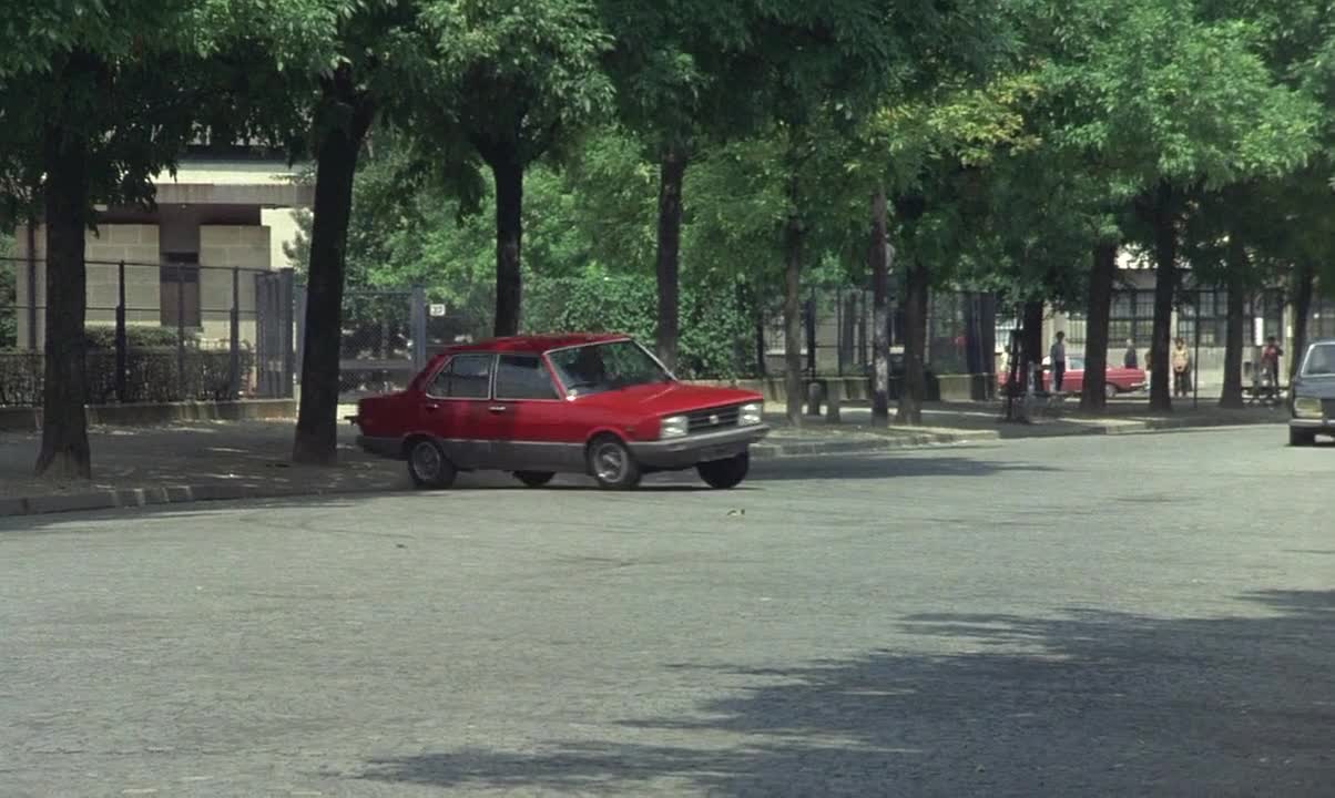 Car Chase in The Professional (Le Professionnel) - 1981