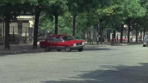 Car Chase in The Professional (Le Professionnel) - 1981