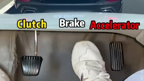 Be sure to step on the brakes correctly when braking suddenly!