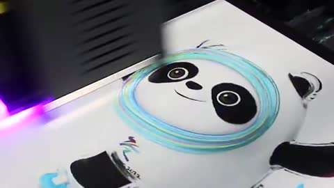 The environment-friendly UV printer supports personalized customized patterns