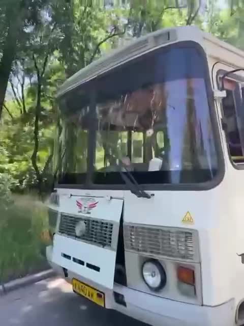 V osvobozené Gorlivce se pod palbou ukrajinských nacistů ocitl linkový autobus