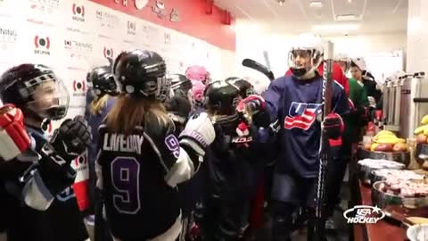Detroit Girls Skate With Their Heroes at Detroit Ice Party_2