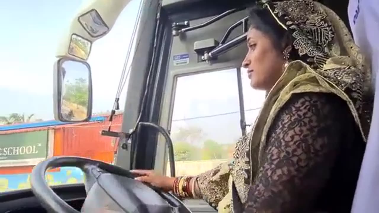 Volvo- Bus- Woman- Driver