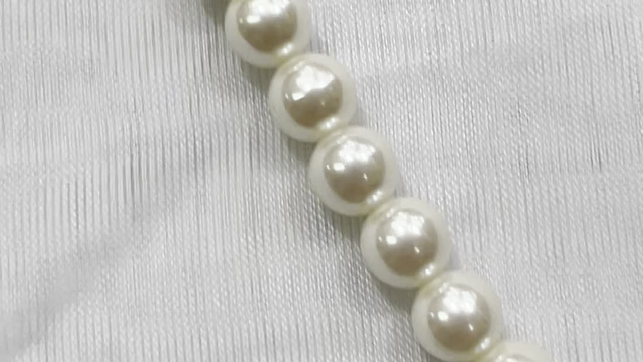 Handmade Unique 21” Necklace with Gold Plated Clasp, Japanese Pearl, Aries Green