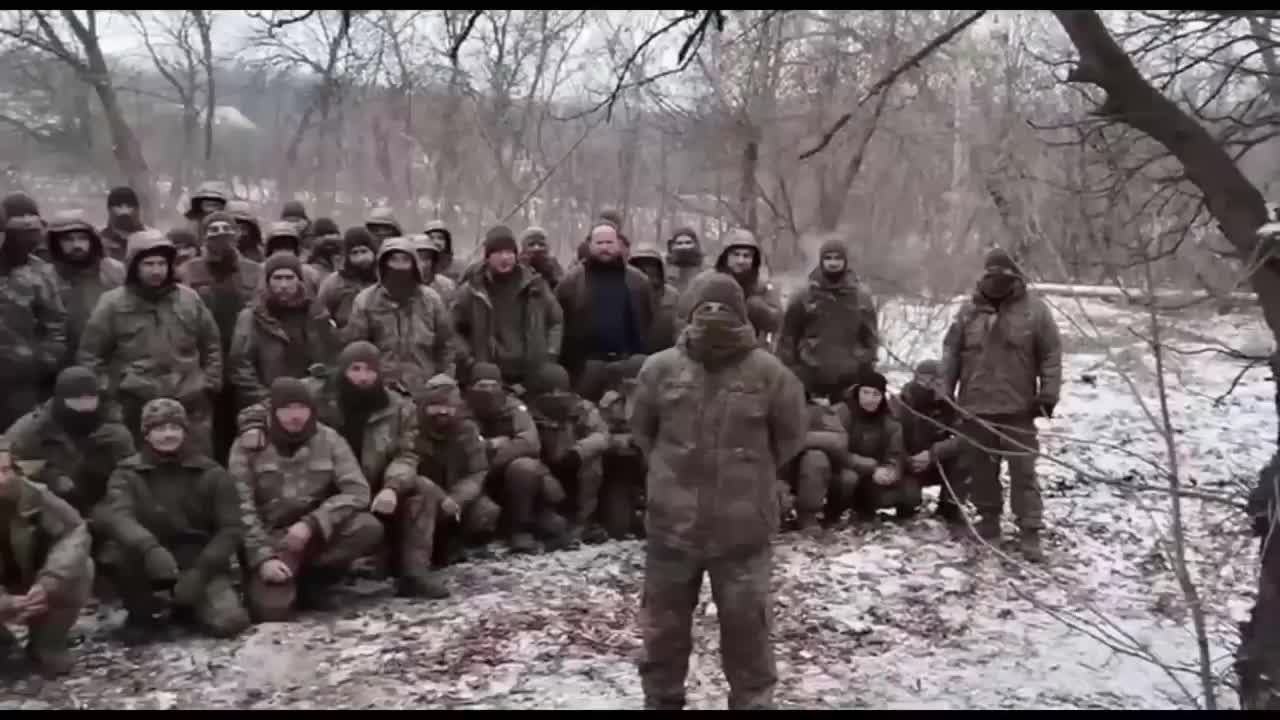 Brigada tanquista se ALZA El TÍTERE contra cuerdas