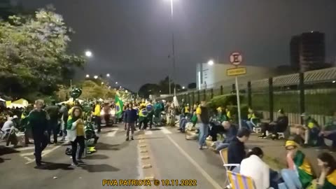 PATRIOTAS PEDINDO FORÇAS ARMADAS SALVEM O BRASIL NO QG DO IBIRAPUERA-SP